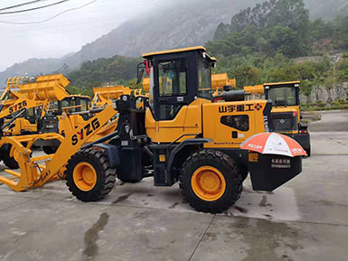 恭喜羅總喜提新車(chē)，山宇裝載機(jī)940走起，山宇重工，助您成功！